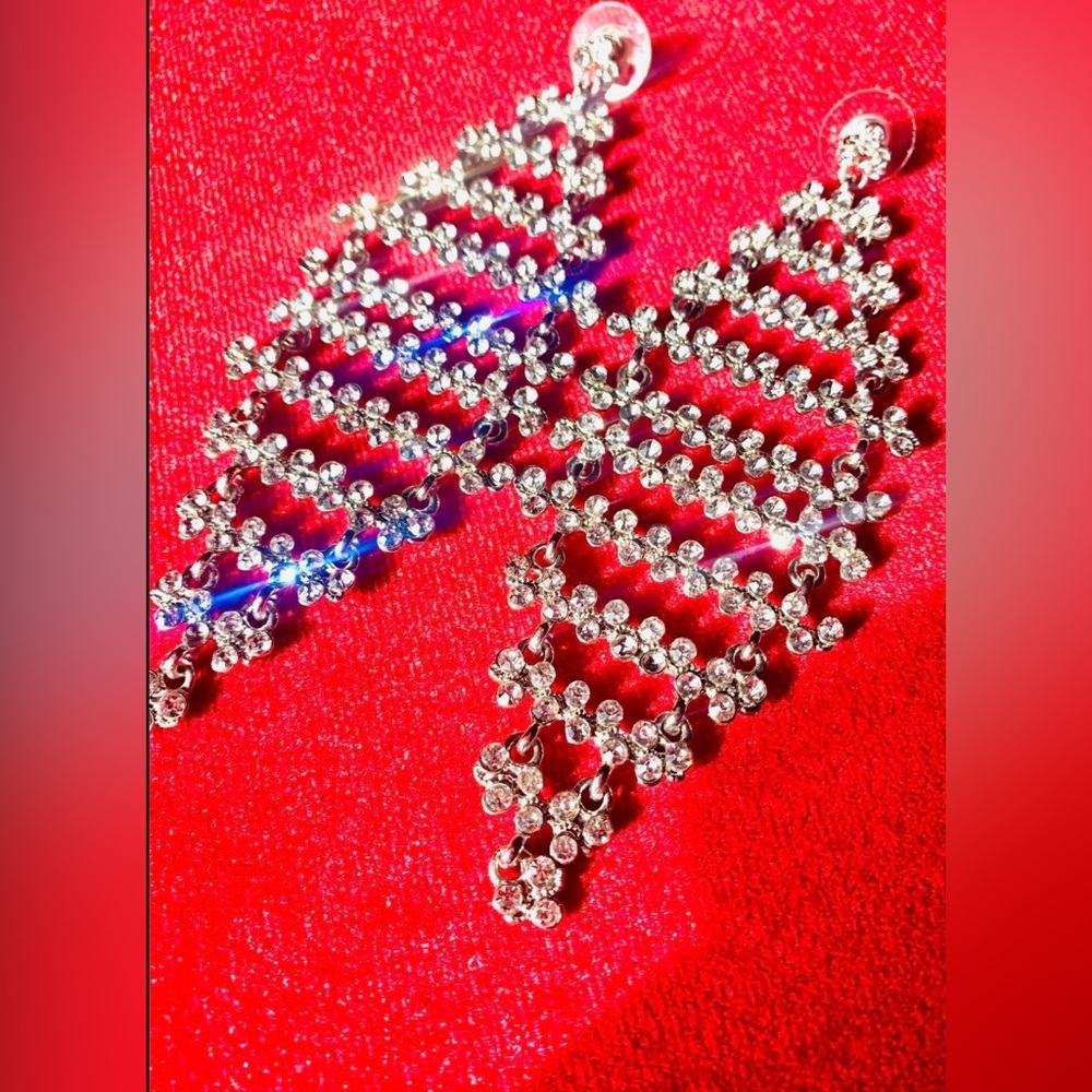 Sparkling Crystal Statement Necklace - Silver Tone